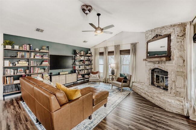 Foto del edificio - 916 Great Britain Blvd