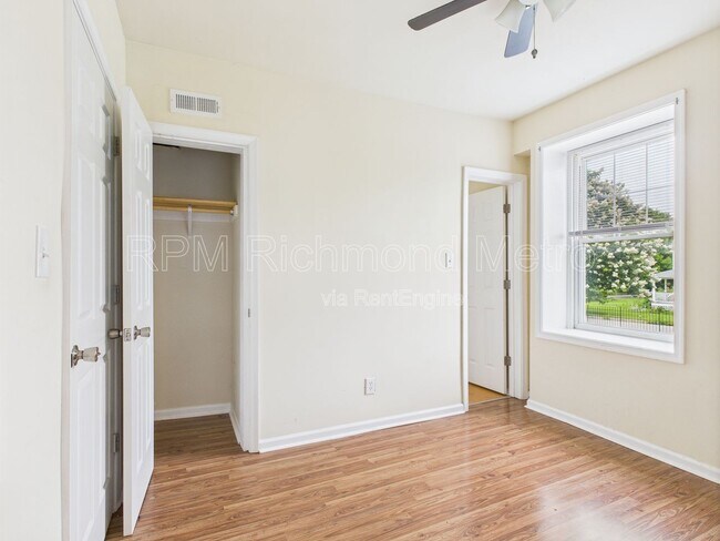 Foto del edificio - 2400 Barton Ave