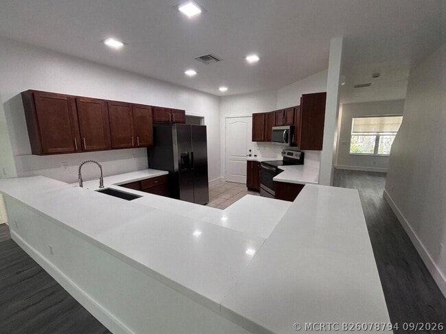 Building Photo - 3930 Sabal Way
