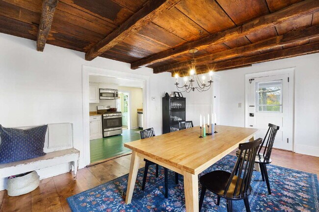 Foto del edificio - Historic Mendham Home