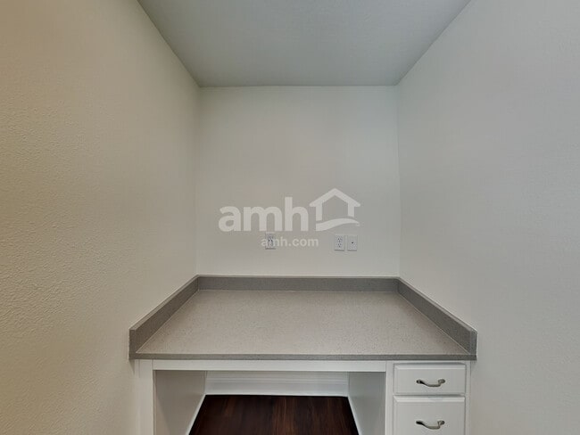 Building Photo - 508 Onate Cir