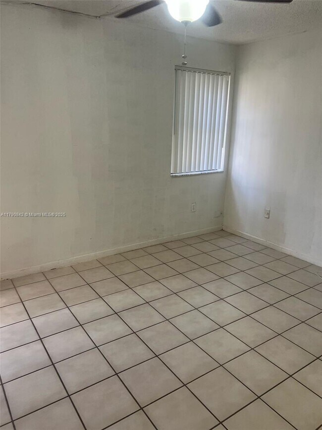 Foto del edificio - 516 NW 114th Ave