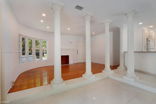 Building Photo - 2 br, 2 bath House - 1409 Medina Ave