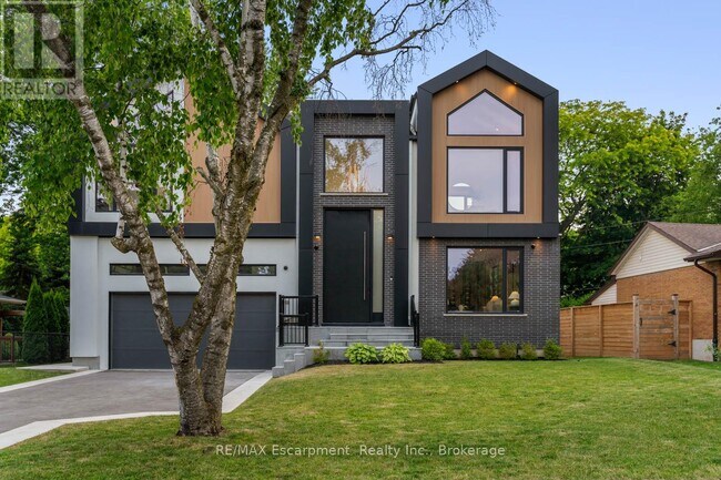 Building Photo - 298 Strathcona Dr