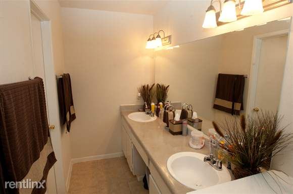 Foto del edificio - 11855 Dashwood Dr