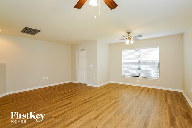 Foto del edificio - 708 Evening Shade Ln