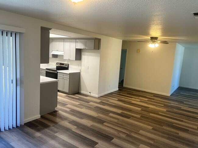Foto del edificio - MOVE IN SPECIAL Updated 3 Bedroom 2 Bathro...