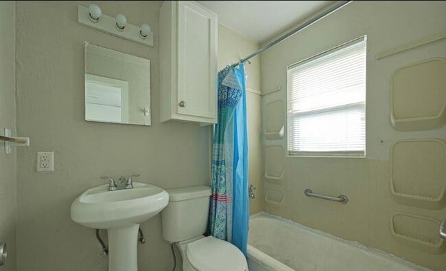 Building Photo - 4106 S Shields Blvd