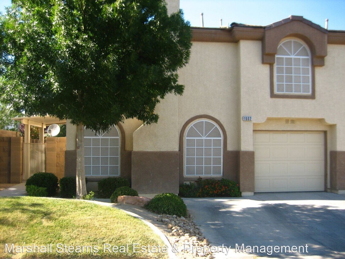 3 br, 2.5 bath House 1602 Hennepin Drive House Rental in Henderson
