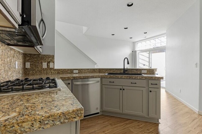 Foto del edificio - 7282 NE Stoneybrook St