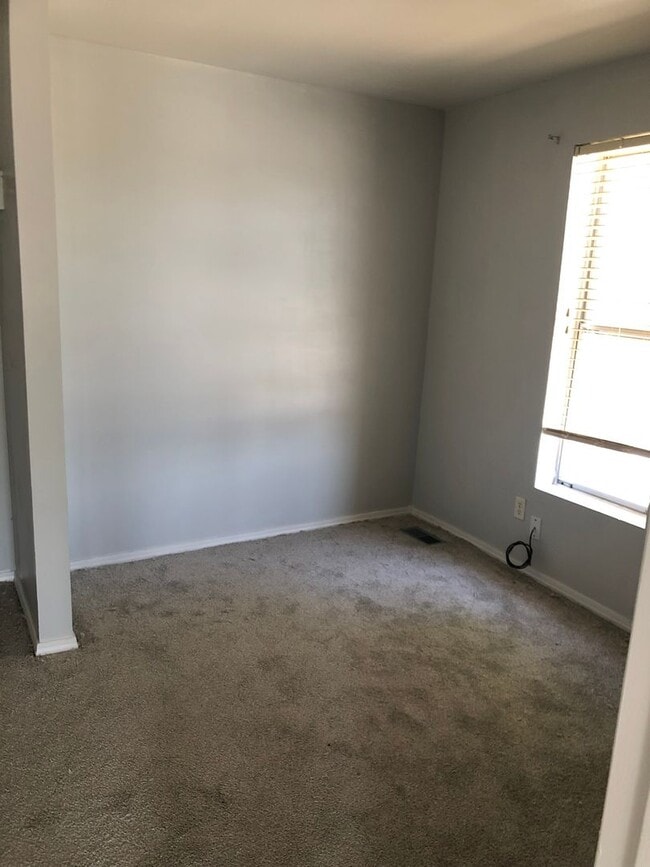 Building Photo - 36 W Main St