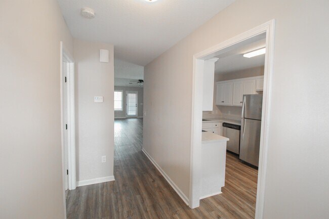 Building Photo - 420 Andover Dr