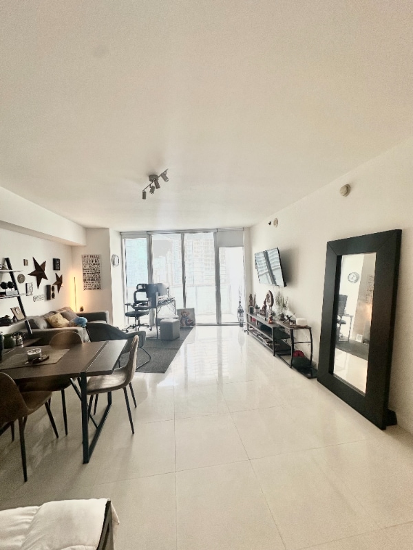 Building Photo - 465 Brickell Ave
