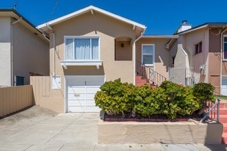 Building Photo - 823 Linden Ave