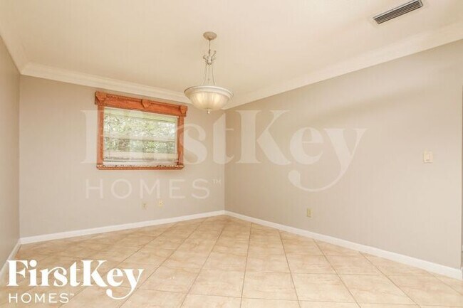 Building Photo - 401 Broadview Ave