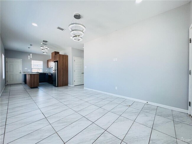 Building Photo - 3913 Bella Costa Dr