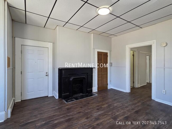 Building Photo - 139 Oak St