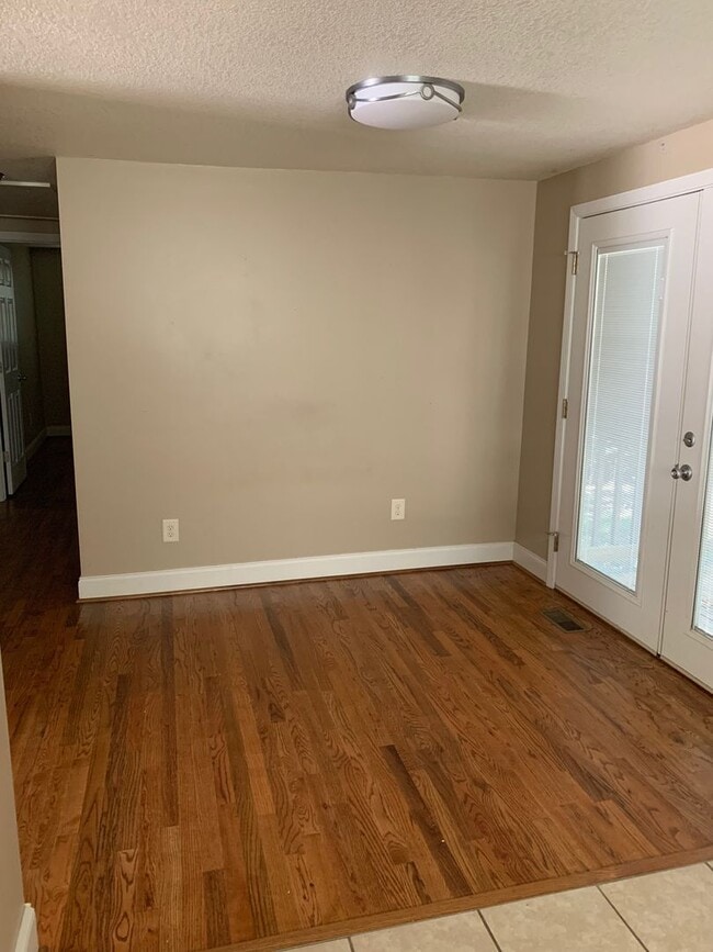 Building Photo - Charming Cottage in Gainesville