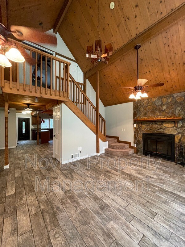 Foto del edificio - 5095 Cumberland Ct