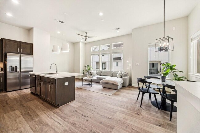 Foto del edificio - 6310 Brighton Oaks Ln