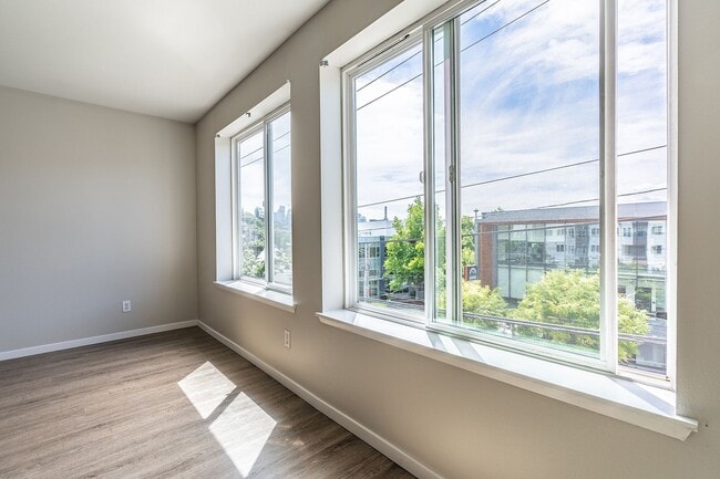 Interior Photo - 1800 Eastlake Apts (Scenic)