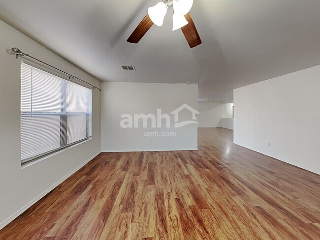 Foto del edificio - 15618 W Evans Dr