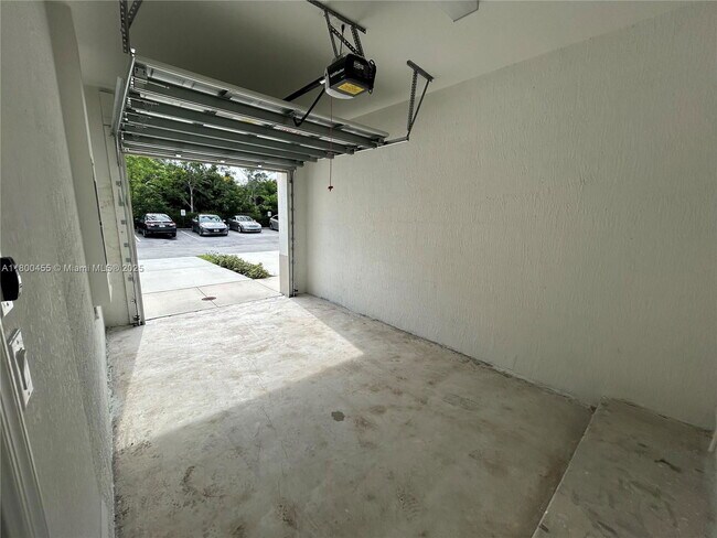 Building Photo - 4756 SW 63rd Terrace