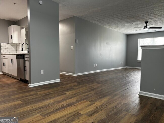 Building Photo - 9302 Fairington Ridge Cir