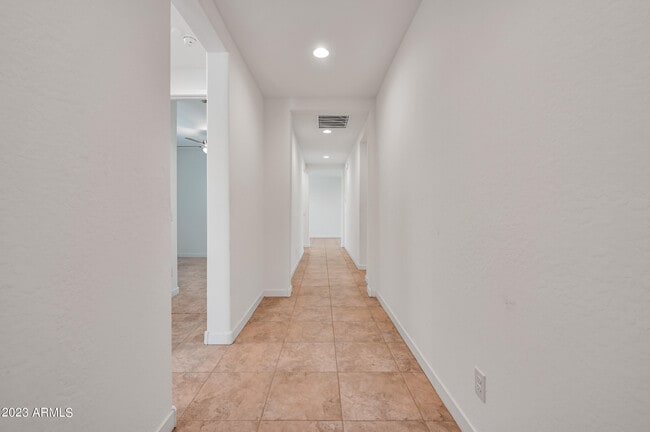 Building Photo - 1662 W Monte Way