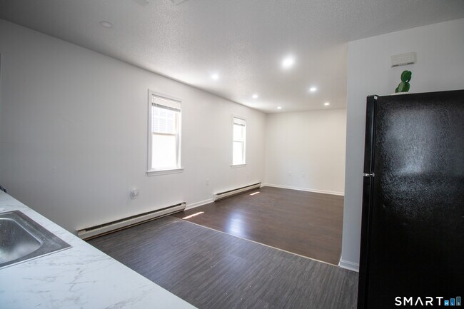 Foto del edificio - 12 Home St