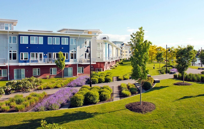 erie harbor apartments rochester ny apartments com