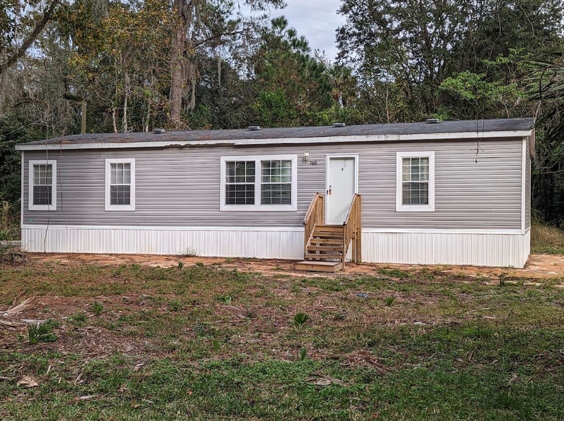 Nice 3 bedroom on .85 acres, LOOK!! House Rental in Hawthorne, FL
