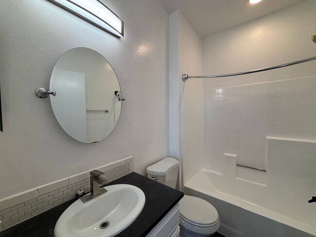 Interior Photo - 845 S. Kingsley