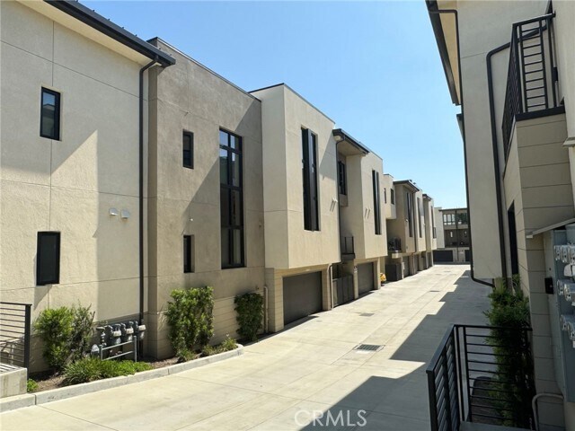 Building Photo - 507 N Santa Anita Ave
