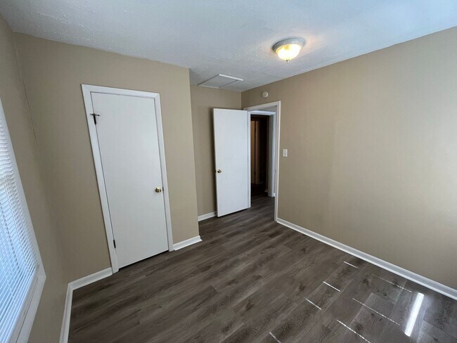 Building Photo - 3 Bedroom 1 bath Bungalow