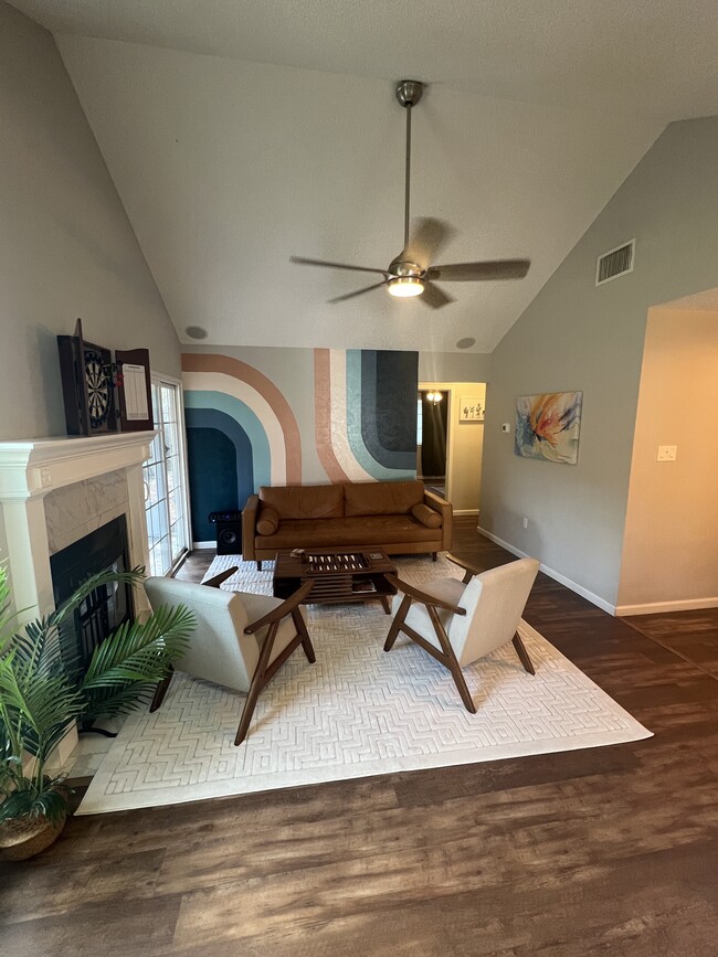 Foto del edificio - 807 Kavanagh Dr