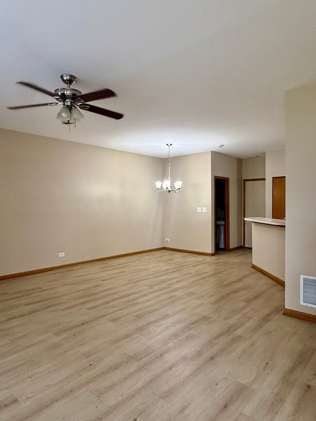 Building Photo - 273 Springbrook Trail S