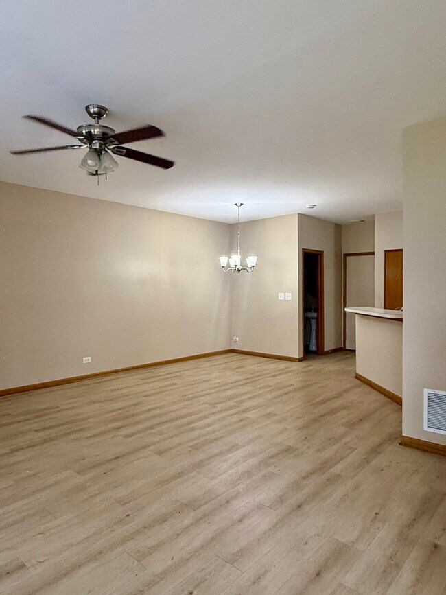 Foto del edificio - 273 Springbrook Trail S