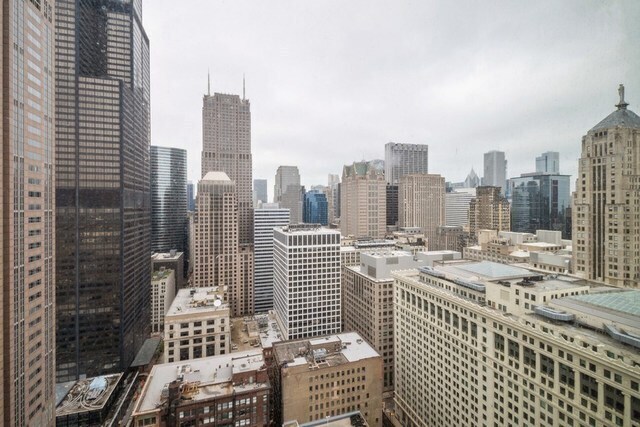 Foto del edificio - 235 W Van Buren St