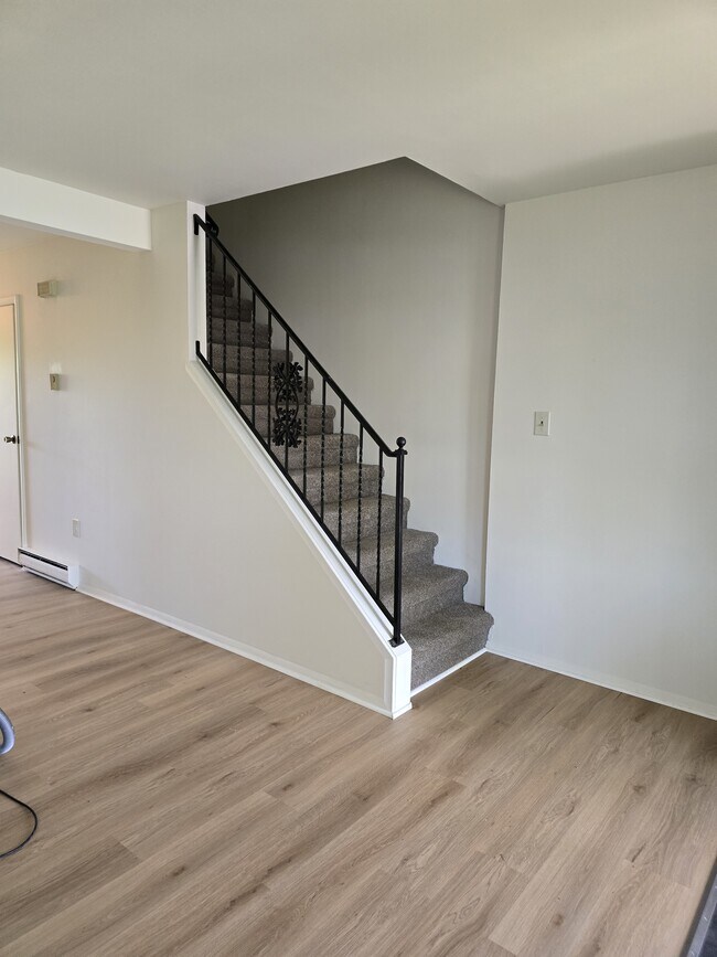 Building Photo - 6312 Salem Park Cir