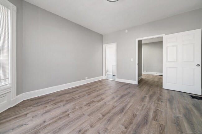 Foto del edificio - 58 Derby Ave