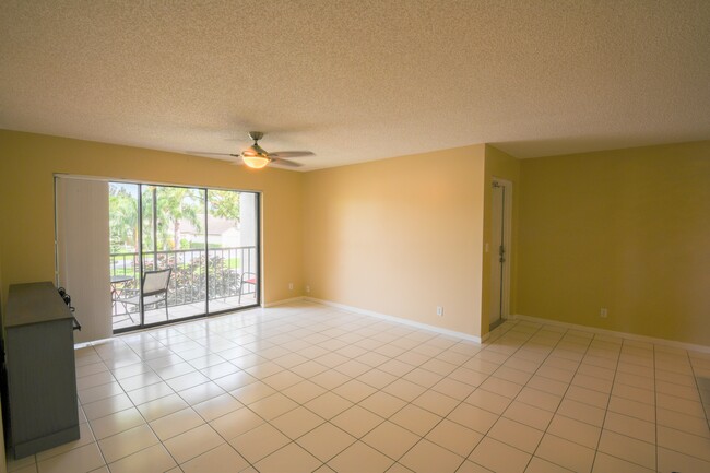 Spacious open concept living and dining area. - 1455 SW Silver Pine Way