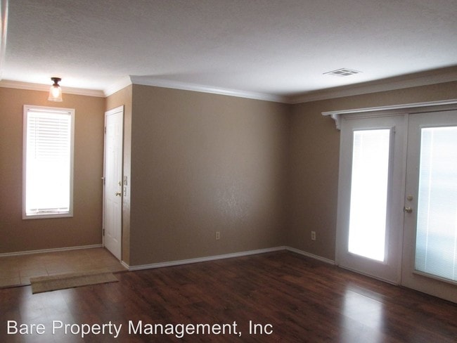 Building Photo - 3003 River Oaks Dr
