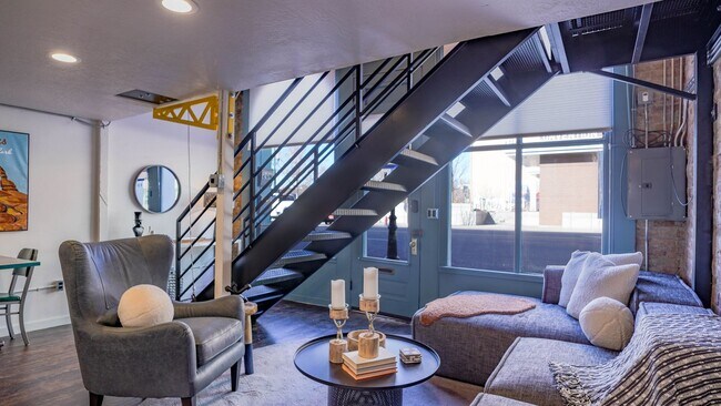 Foto del edificio - 40 N Freedom Blvd