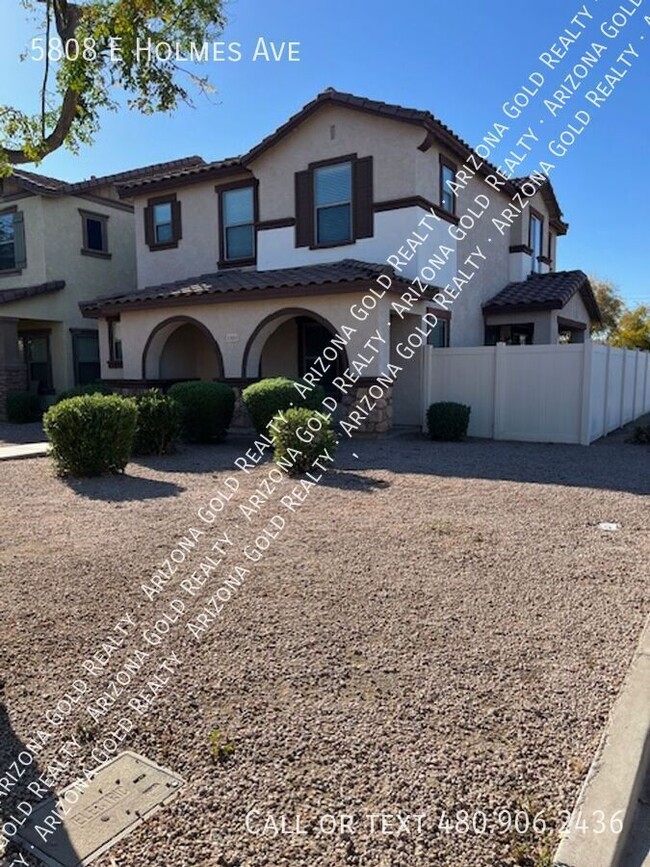 Foto del edificio - 5808 E Holmes Ave