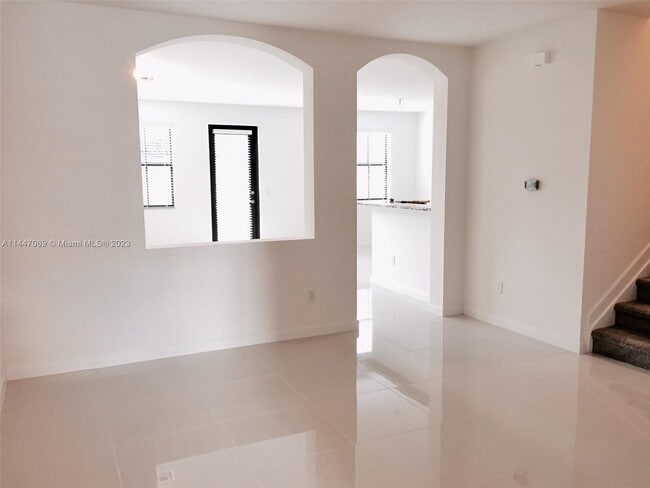 Building Photo - 9604 Town Parc Cir S