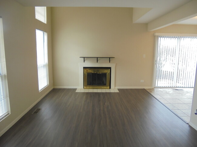 Building Photo - 302 Teak Ln