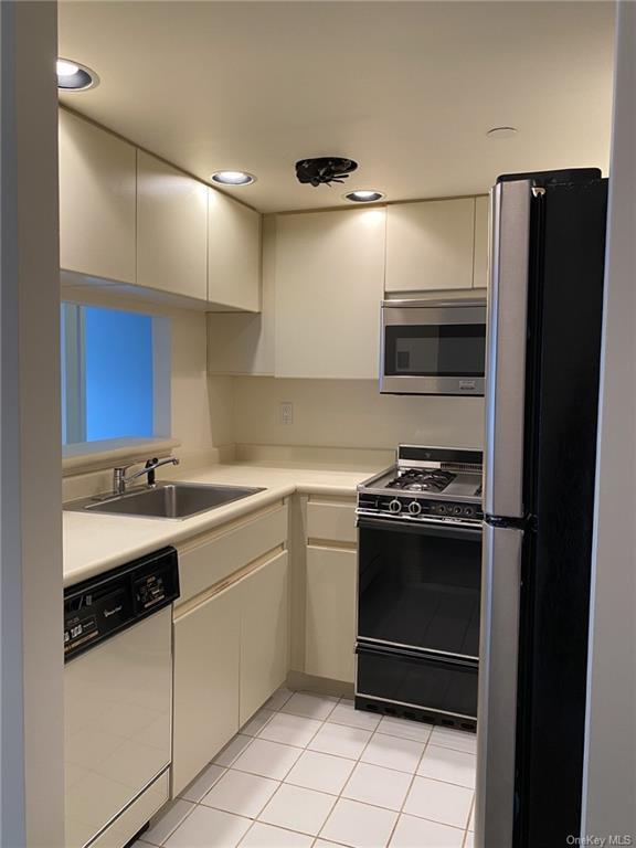 Building Photo - 10 Stewart Pl