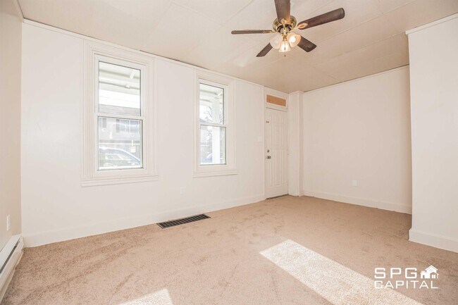 Building Photo - 93 B St