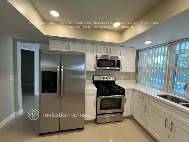 Foto del edificio - 11830 NW 30th Pl